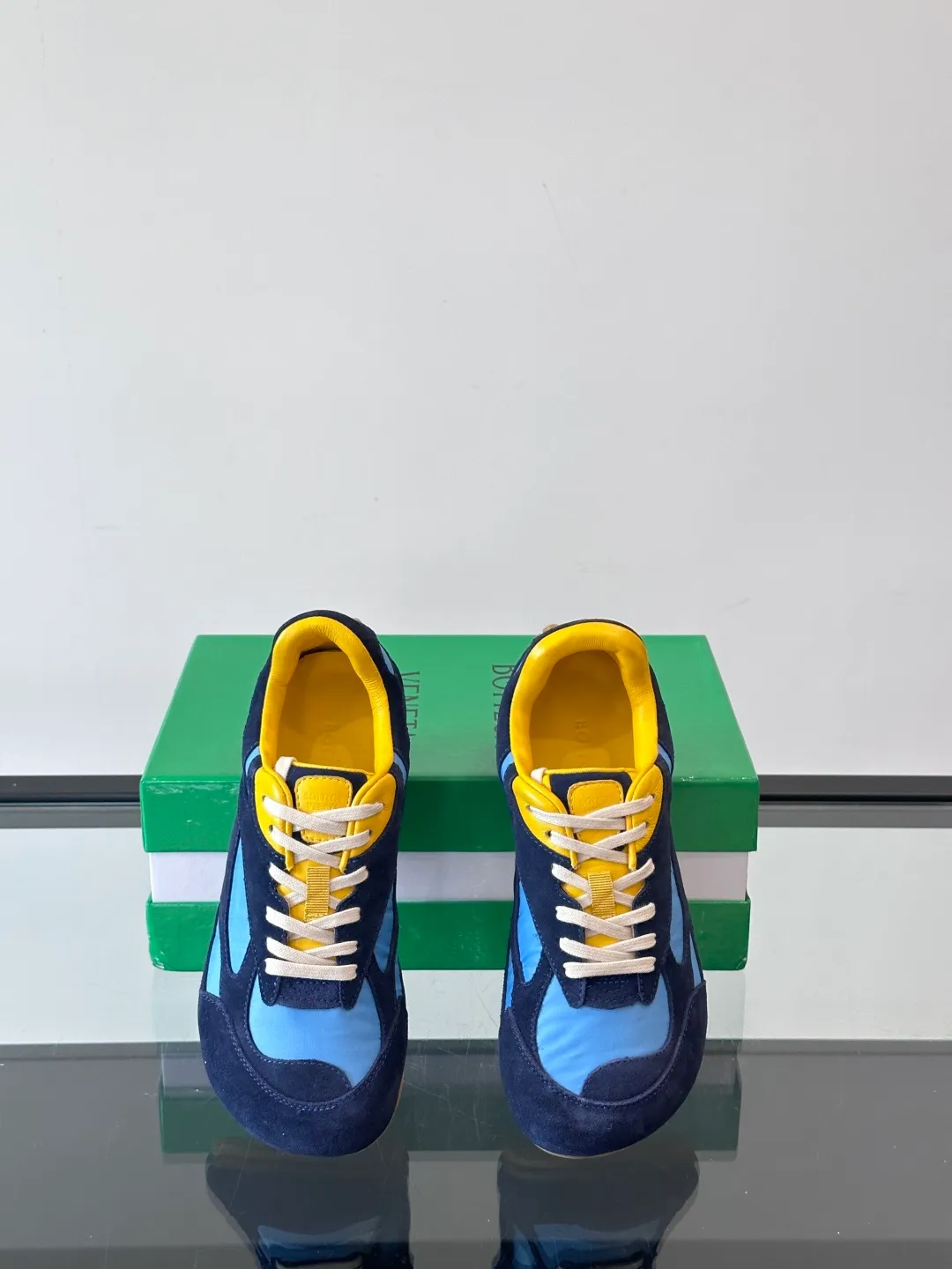 p600 "Bv" new orbit👫 casual sneakers for couples, the retro style of the millennium is so handsome, a super cool fashion item, the most important thing is that it feels incomparably comfortable on the feet, and the design style is also perfect. It will definitely be the one you wear most in daily life, original development, high quality presentation! Size: 35-45 (men’s size 38.45 customized)